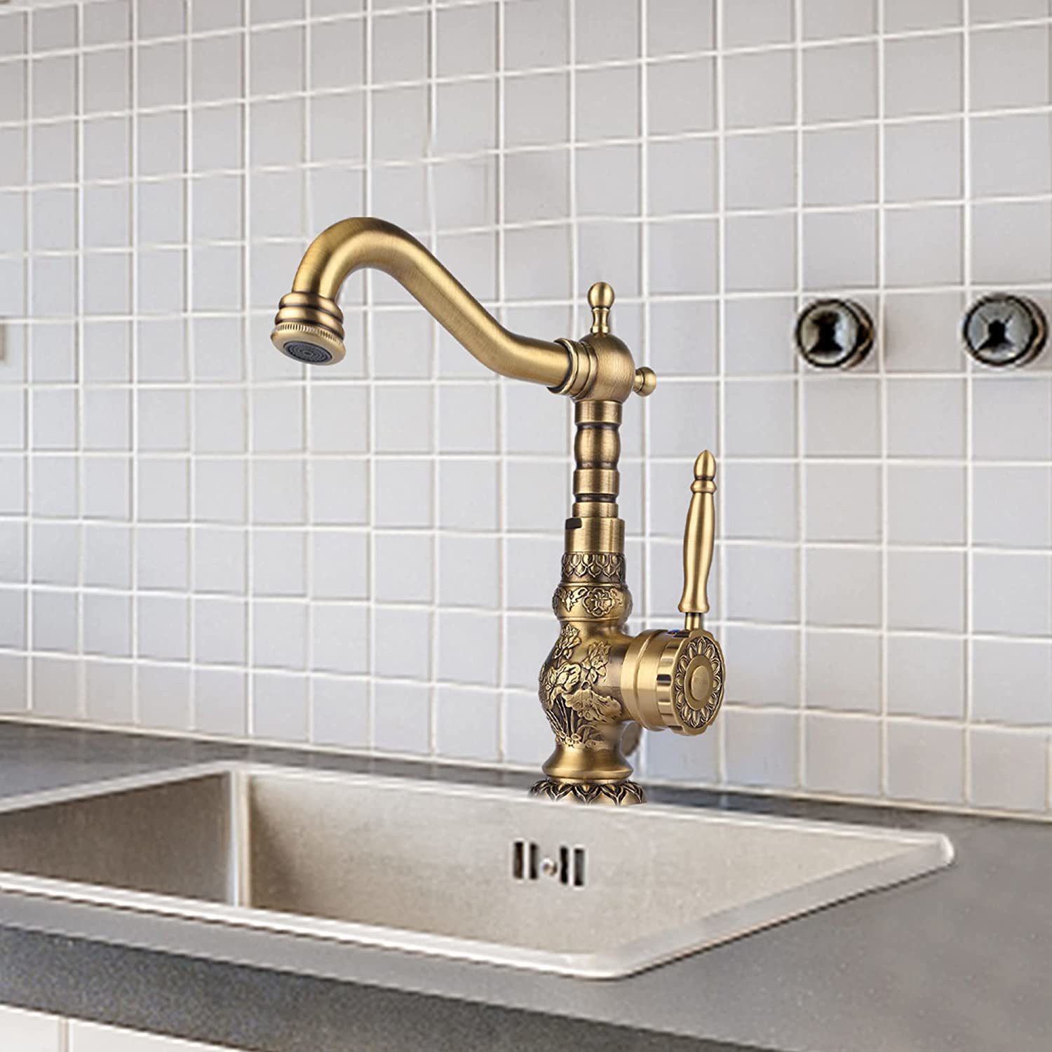 Các trường hợp mới nhất về công ty Vòi rửa mặt bằng đồng thau bền và thiết thực với thiết kế cổ điển chạm khắc